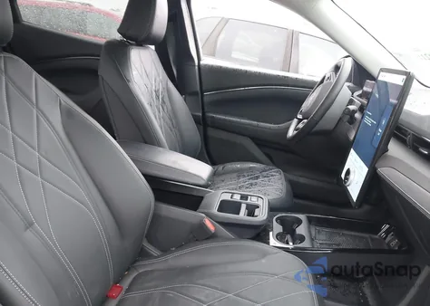 2025 Ford Mustang Mach-E Select z USA, uszkodzony, nr VIN 3FMTK1R45SMA08853